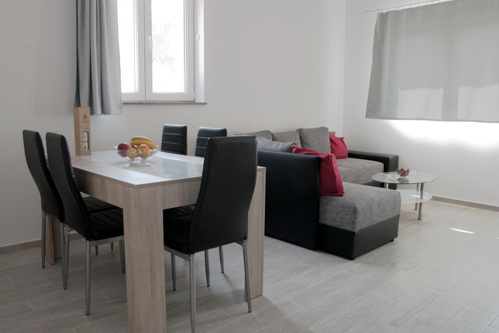 Apartment Perun Podstrana Bagian luar foto